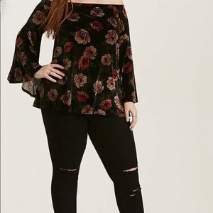 Gorgeous Black velvet roses top by Torrid, worn once! Off shoulder bell sleeve